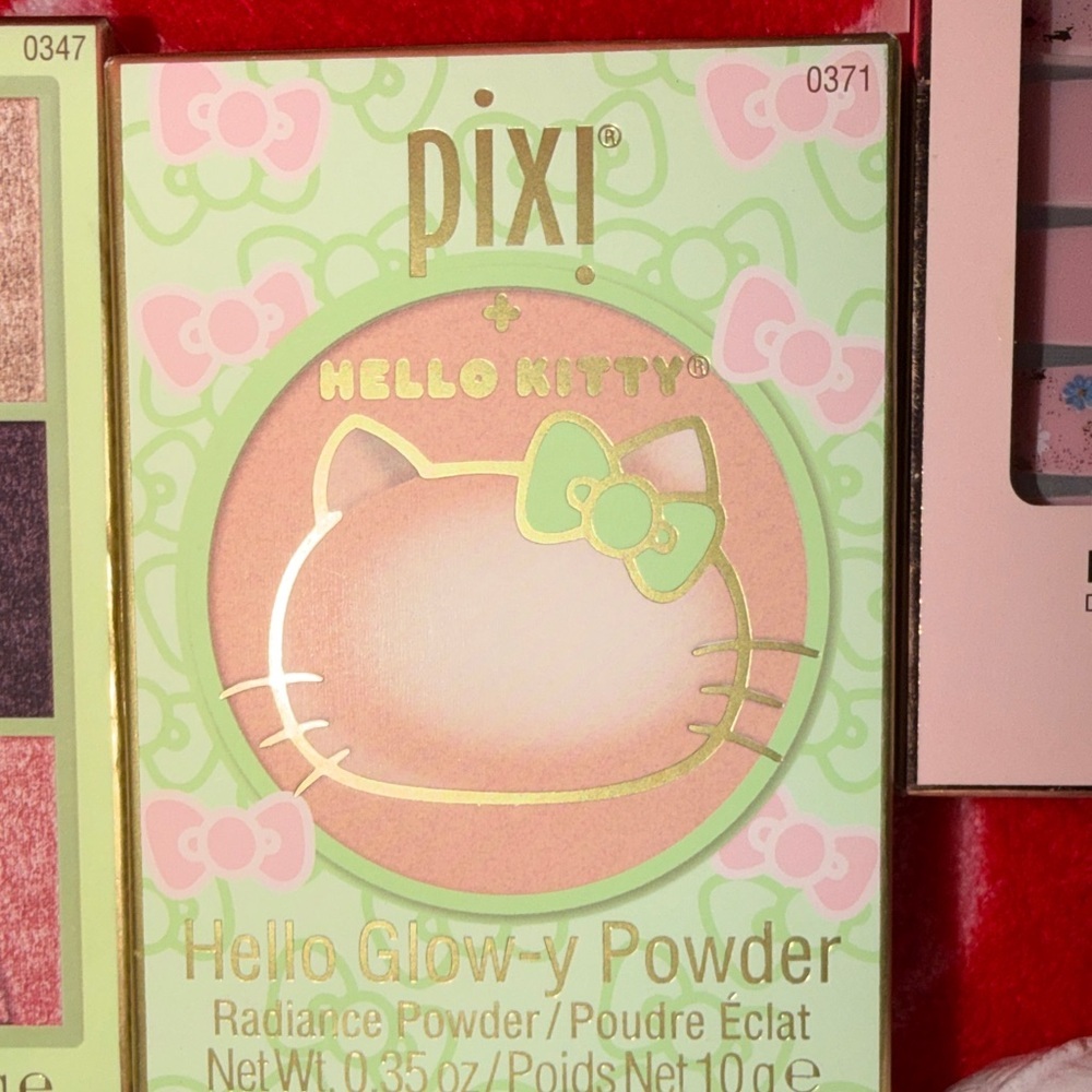 PIXI Makeup Set with Pink Glam Bag - Picture 4 of 8